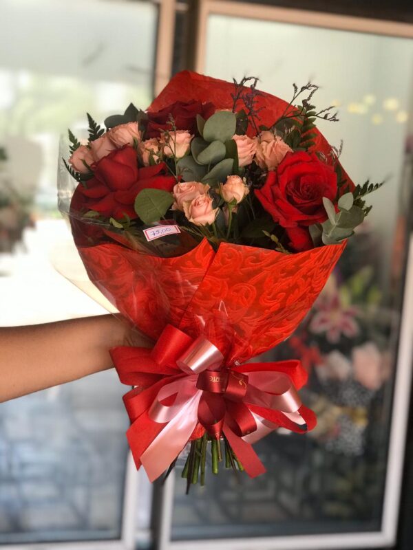 Ramalhete com 03 rosas embalagem especial