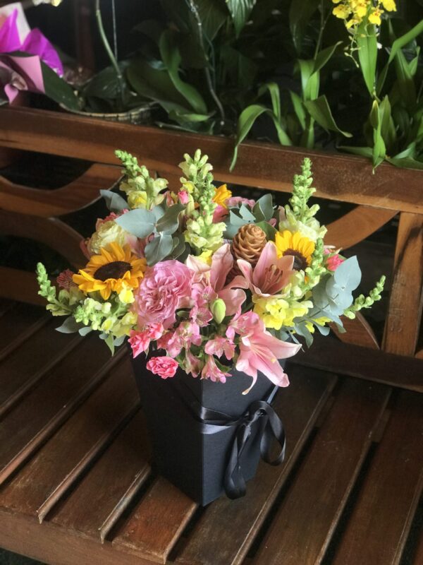 Box buque com mix de flores nobres G