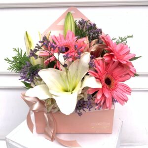 Box Carta “Amor” com Lírios e Gérberas (cópia)